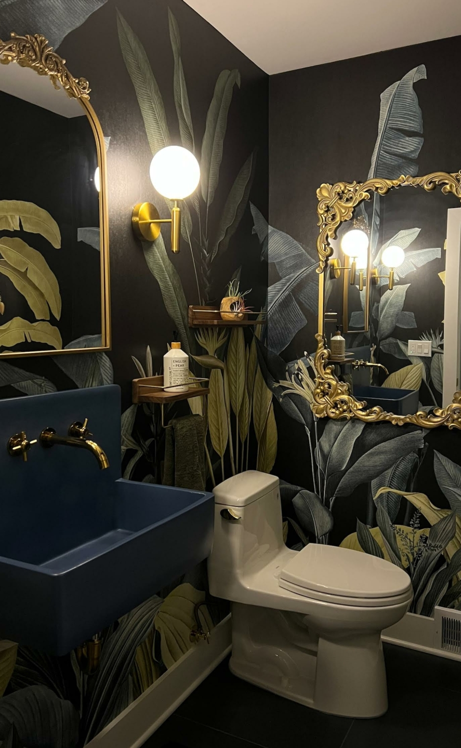 Expert Tips For Hiding Seams On Dark Wallpaper